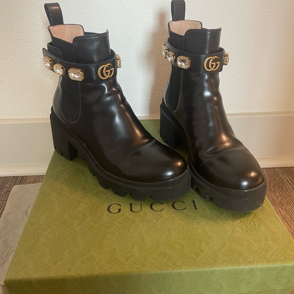 Gucci ankle boots with belt - Picture 4 of 7